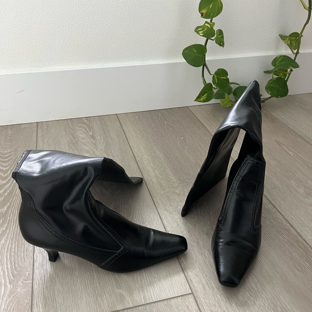 Vintage early 2000s Franco Sarto kitten heel leather boots with square toe